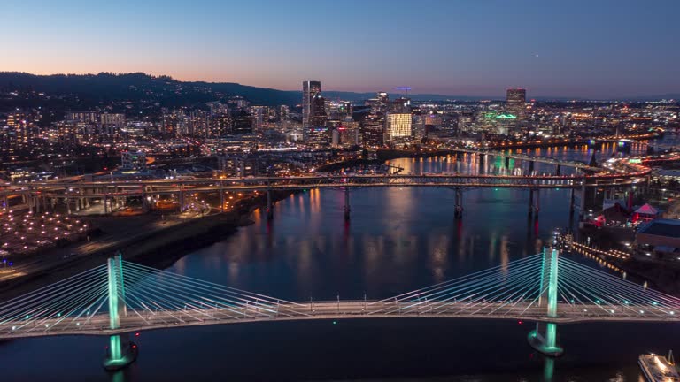 https://media.gettyimages.com/id/1368112784/video/aerial-timelapse-of-downtown-portland.jpg?b=1&s=640x640&k=20&c=wfxAabU4KkaBR581d3RyyW0l4vJbUCGzrLtVVbPpzGg=