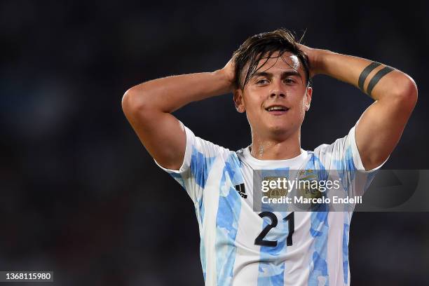 Paulo Dybala of Argentina reacts during a match between Argentina and Colombia as part of FIFA World Cup Qatar 2022 Qualifiers at Mario Alberto...