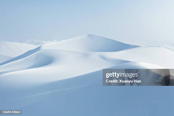 snow covered desert sand dunes - berge schnee stock-fotos und bilder