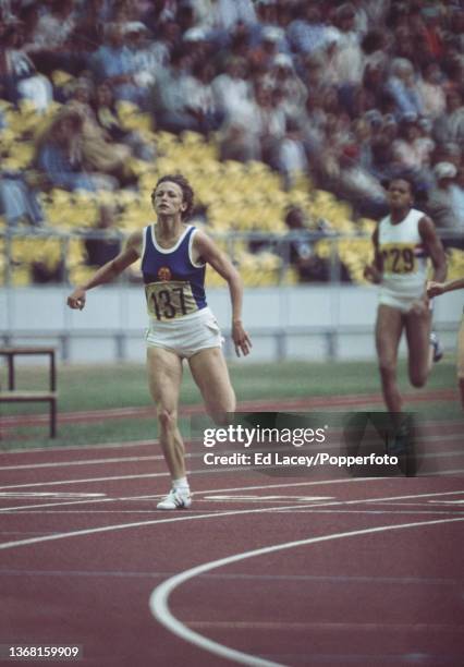 24 Christina Lathan Fotos und hochauflösende Bilder Getty Images