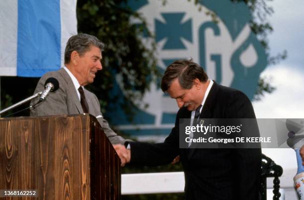 300 Ronald Reagan 1990 Stock Photos High Res Pictures And Images 300-ronald-reagan-1990-stock-photos-high-res-pictures-and-images