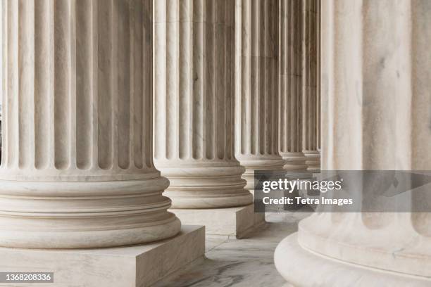 usa, dc, washington, columns of us supreme court - government building stockfoto's en -beelden