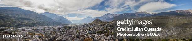 panormica sion,panoramic view of landscape and mountains against sky,sion,switzerland - スイス シオン ストックフォトと画像