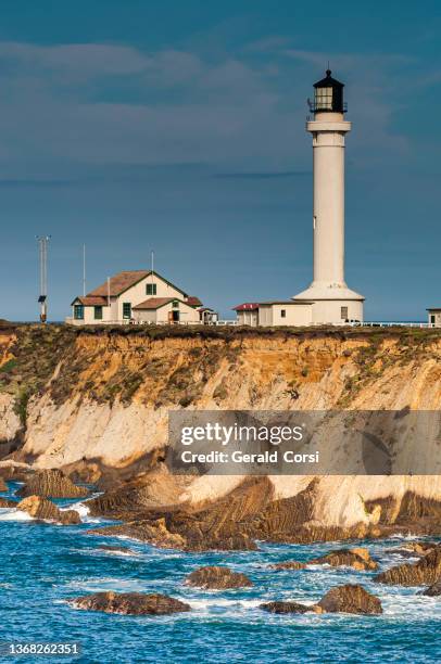 point arena lighthouse built in 1908 near the town of point arena, california on the pacific ocean. it stands 115 feet tall. - mendocino county stock pictures, royalty-free photos & images