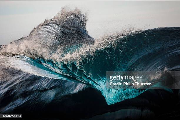 extreme close up of thrashing emerald ocean waves - seascape stockfoto's en -beelden