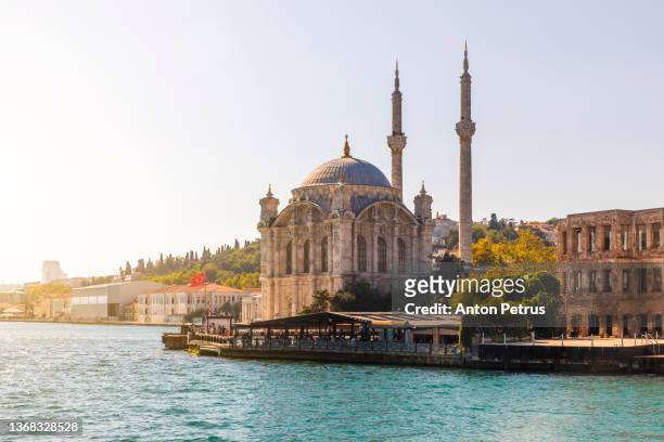 ortakoy mosque at sunset, istanbul, turkey - galata tower stockfoto's en -beelden