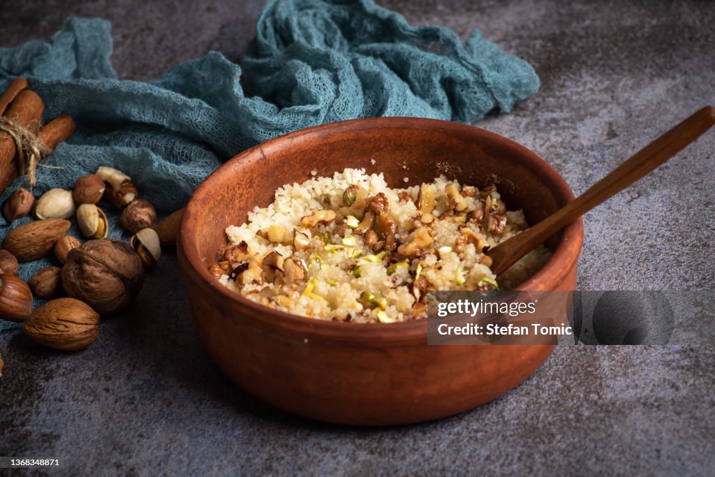 Sweet couscous with honey and nuts