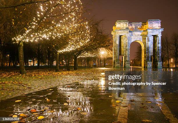 autumn city night reflections - glasgow green stock pictures, royalty-free photos & images