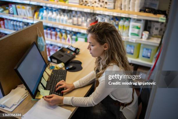 Using Computer At Shop Computer Store Employee Photos and Premium High Res Pictures - Getty Images