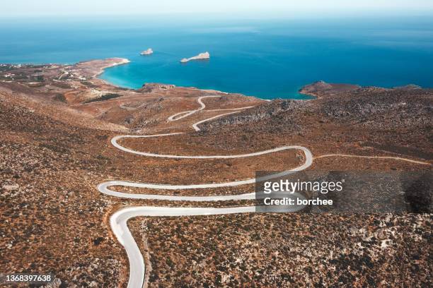 camino curvilíneo hacia el mar - crete fotografías e imágenes de stock