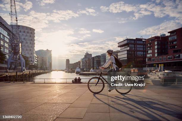 young woman riding a bike - ciclista fotografías e imágenes de stock