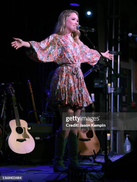 Emily Roddell Singer 145 Emily Ann Roberts American Singer Stock Photos, High-Res Pictures ...