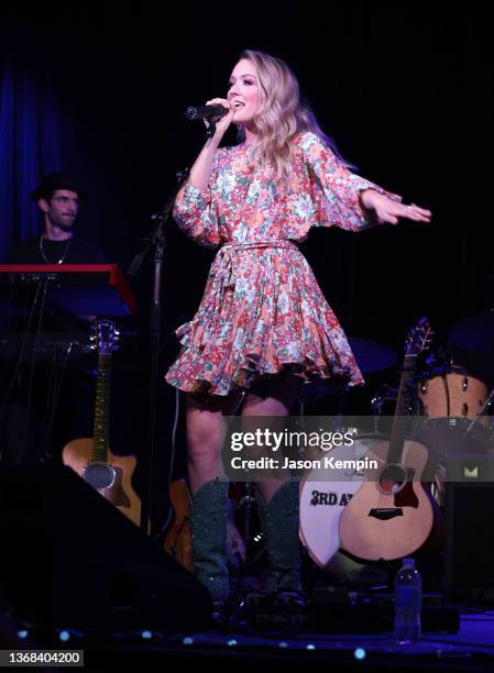 Emily Roddell Singer 147 Emily Ann Roberts American Singer Stock Photos, High-Res Pictures ...