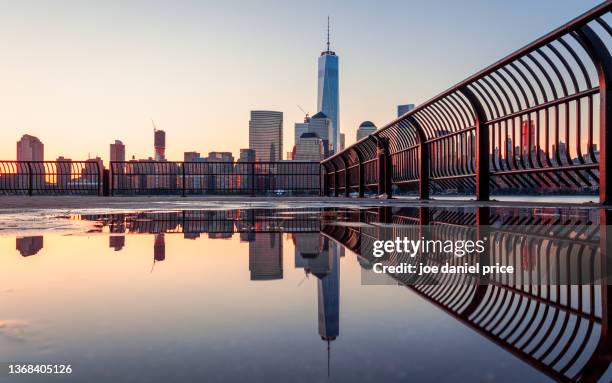 reflection in a puddle, lower manhattan, new york city, new york, america - world trade center manhatten stockfoto's en -beelden