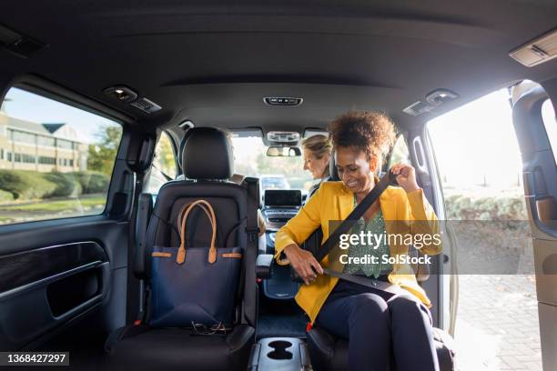 schnallen sie sich an! - personentransporter stock-fotos und bilder