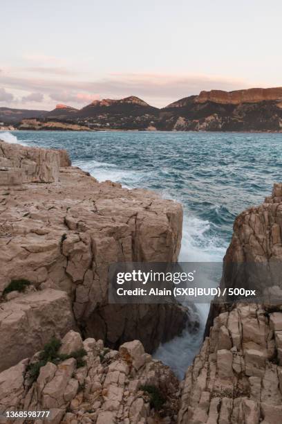 scenic view of sea against sky during sunset,cassis,france - cassis fotografías e imágenes de stock