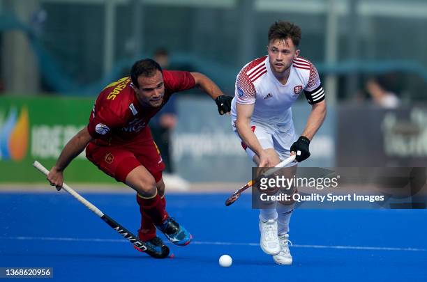 Zachary Wallace of England runs with the ball past Alvaro Iglesias of Spain during the Men's FIH Field Hockey Pro League match between Spain and...