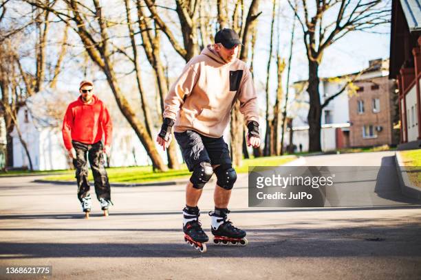 leisure time in park - inline skating man park stock pictures, royalty-free photos & images