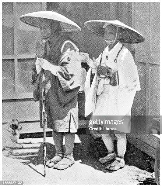 antike reisefotografien von japan: bettelmönche - asian beggar stock-grafiken, -clipart, -cartoons und -symbole