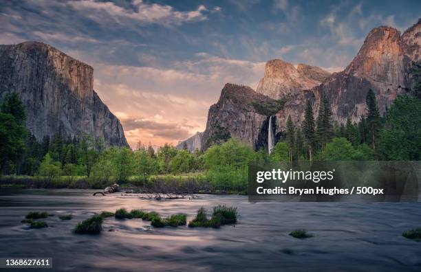 river valley view,scenic view of mountains against sky during sunset,yosemite national park,california,united states,usa - half dome stock-fotos und bilder