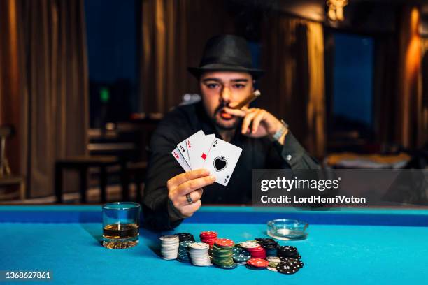 poker player - gambling table 個照片及圖片檔