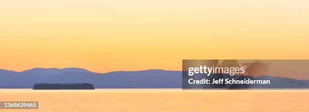 lake champlain sunset - burlington vermont fotografías e imágenes de stock