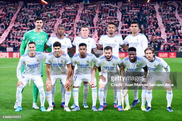 Real Madrid line up for a team photo prior to the Copa del Rey Quarter Final match between Athletic Club and Real Madrid at Estadio de San Mames on...