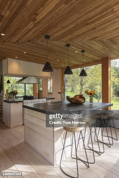 uk, , kitchen island in modern house - fruitschaal stockfoto's en -beelden