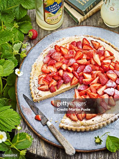 strawberry tart on table outside - strawberry tart stock pictures, royalty-free photos & images