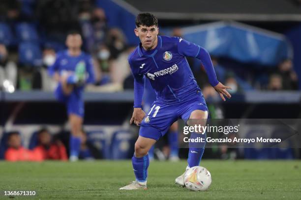 Carles Alena of Getafe CF controls the ball during the LaLiga Santander match between Getafe CF and Levante UD at Coliseum Alfonso Perez on February...