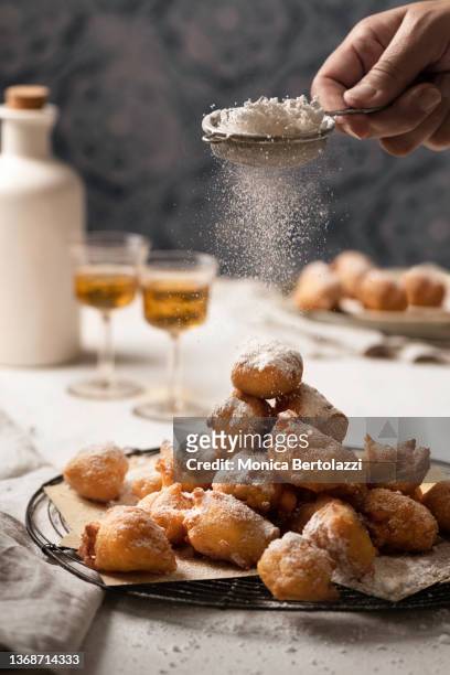 carnival fritters (donuts) on cooling rack - powdered sugar sifter fotografías e imágenes de stock