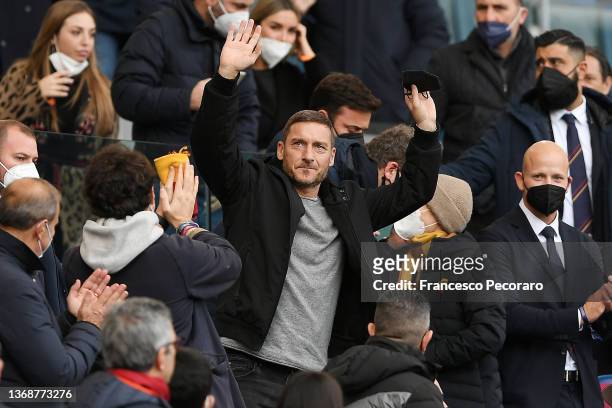 Former AS Roma captain Francesco Totti waves during the Serie A match between AS Roma and Genoa CFC at Stadio Olimpico on February 05, 2022 in Rome,...