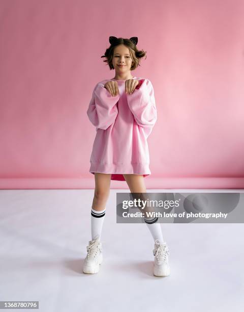 cute school age girl in pink sweatshot 10 years old kawaii - girl 10 years old happy stock-fotos und bilder