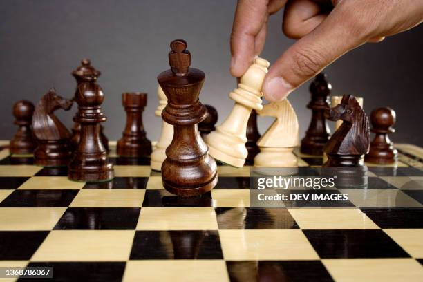 check mate-concept of business strategy and success - king chess piece stock-fotos und bilder