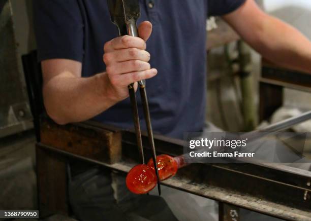 glassmaking - molten stock pictures, royalty-free photos & images