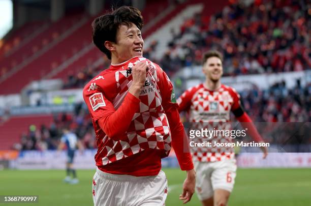 Jae-Sung Lee of 1. FSV Mainz 05 celebrates after he scores the opening goal during the Bundesliga match between 1. FSV Mainz 05 and TSG Hoffenheim at...