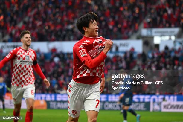 Jae-Sung Lee of Mainz celebrates after scoring his team's first goal during the Bundesliga match between 1. FSV Mainz 05 and TSG Hoffenheim at MEWA...