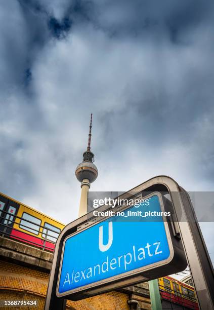 subway station alexanderplatz in berlin - alex stockfoto's en -beelden