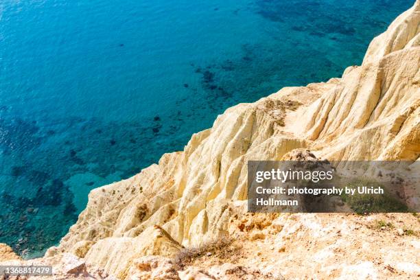 chalk cliff near cape aspro, cyprus - limassol photos et images de collection