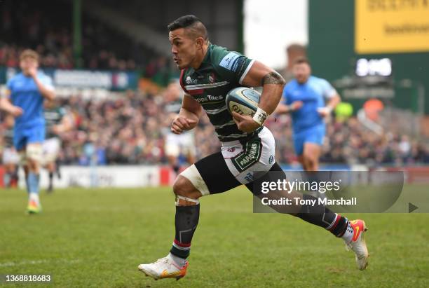 Hosea Saumaki of Leicester Tigers runs in to score their first try during the Gallagher Premiership Rugby match between Leicester Tigers and...