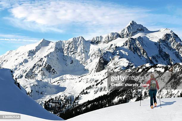 winter skiing adventure - washington state v oregon stock pictures, royalty-free photos & images