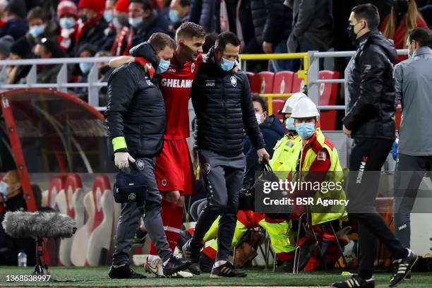 Bjorn Engels of Royal Antwerp FC leaves the pitch injured during the Jupiler Pro League match between Royal Antwerp FC and Union St. Gilloise at the...