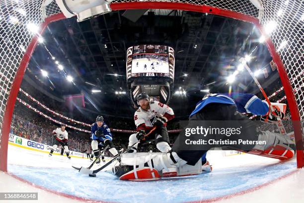 Claude Giroux of the Philadelphia Flyers shoots the puck against Tristan Jarry of the Pittsburgh Penguins during the game between the Metropolitan...