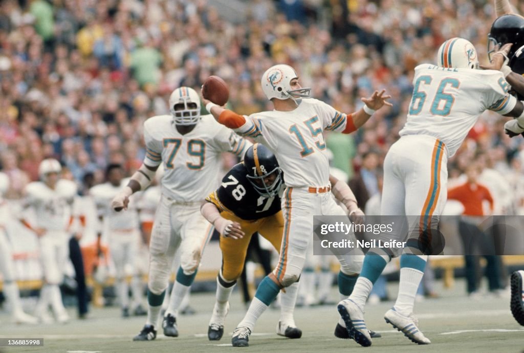 Early Morrell Miami Dolphins QB Earl Morrall in action, pass vs Pittsburgh Steelers ...