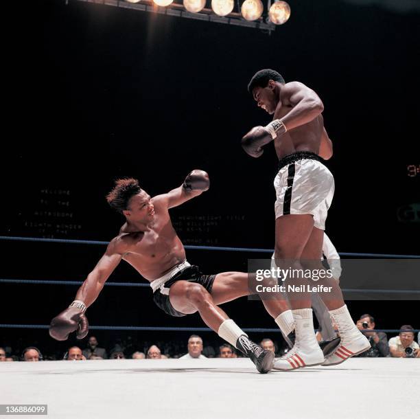 Boxing: World Heavyweight Title: Muhammad Ali in action, knockout vs Cleveland Williams during round 3 of fight at Astrodome. Houston, TX CREDIT:...