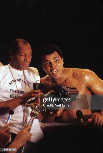 Muhammad Ali Rtpnd Professional Boxing Record Of Muhammad Ali Photos and Premium High Res ...