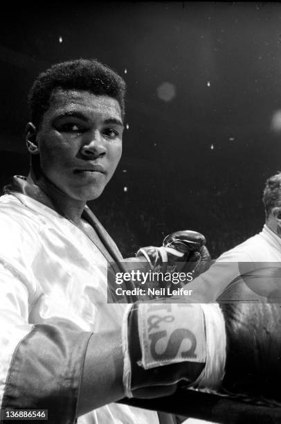 Heavyweight Boxing: Closeup of Muhammad Ali after fight vs Doug Jones at Madison Square Garden. Clay won on a decision after round 10. New York, NY...