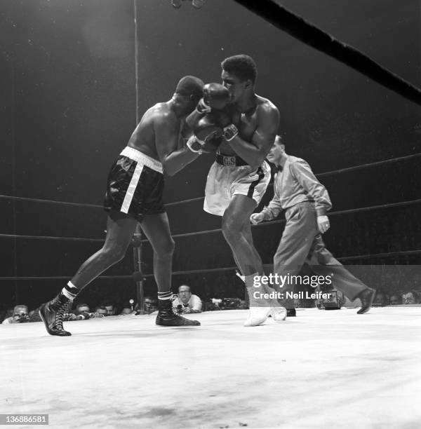 Heavyweight Boxing: Muhammad Ali in action vs Doug Jones during fight at Madison Square Garden. New York, NY 3/13/1963 CREDIT: Neil Leifer