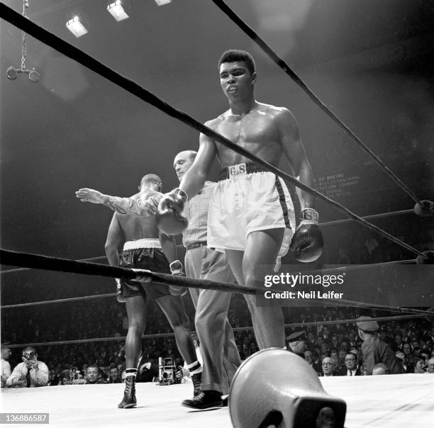 Muhammad Ali Rtpnd 128 Muhammad Ali Vs Doug Jones Photos & High Res Pictures - Getty Images