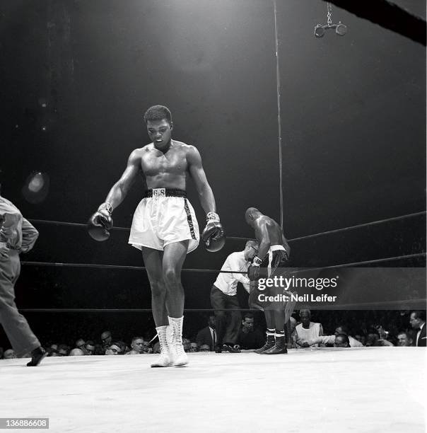 Muhammad Ali Rtpnd 2,480 Muhammad Ali Ring Stock Photos, High-Res Pictures, and Images ...